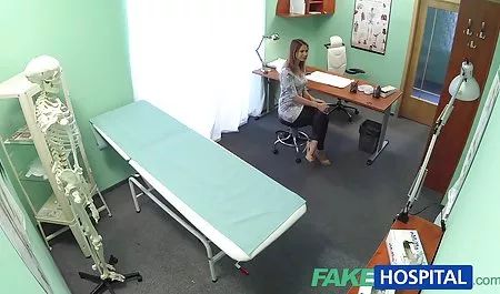 MILF آبدار توسط زن و شوهر لعنتی سکس با ورزش می شود