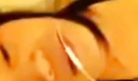 زوج روسی ورزش و سکس سکس مقعد را با دوربین تمرین می کند