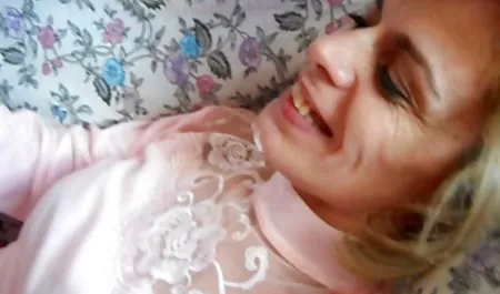 مولاتو یک دختر سفید پوست را در یک مهمانی پذیرایی fucks می کند سکس و ورزش