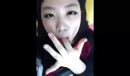 دختر در سکس شنا یک دایره رها شد و اسپرم را در واژن پایین آورد