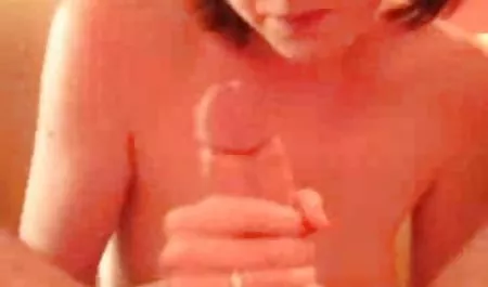 خواهر وارد اتاق به برادر خوابیده اش شد سکسورزش ، دیک خود را مکید و با گربه ای روی صورتش نشست