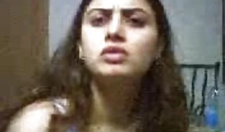 آن مرد اسبی را از الاغ سکسورزش بیرون آورد و در دهان دختر تقدیر کرد