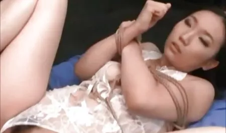 یک زن محصور در سرماخوردگی آلت فیلمهای سکسی ورزشی تناسلی مرد را مکش می کند