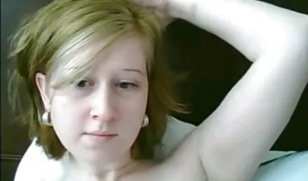 دومینا روسی تقریباً سکس شنا بند مردی منفعل را لگد می زند