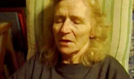 آبنوس یک عوضی بزرگ دیک سکس سالن ورزشی سفید را لگد می زند