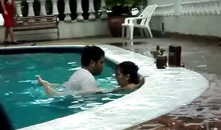 فاحشه ورزشsex لعنتی خروس را در کس مو می کشد