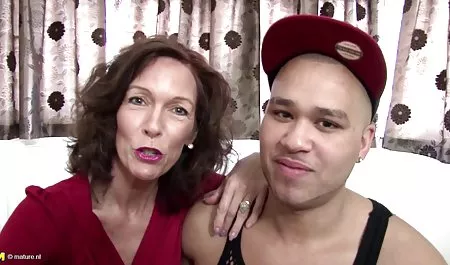 دو غرفه شکاف سکس های ورزشی های یک شلخته شیرین را اشغال کرد