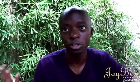 معلم هیجان زده با بدن سکس در حال ورزش دانش آموز جوان اغوا می شود