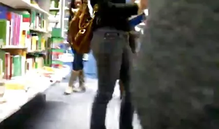 سه نفری با دوشیزه های سکس در سالن ورزشی برفی اغوا کننده