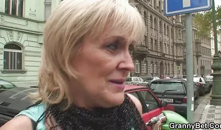 دو پسر به نوبه خود به یک دختر روسی تجاوز کردند سکس یوگا