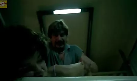 سبزه روی میز لعنتی سکس در یوگا می شود و تقدیر را روی صورتش می گیرد