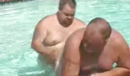 دختر لعنتی ورزشsex توسط بند یک پسر در لباس زیر