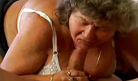 تقدیر پر از سوراخ مقعد دختر باریک سکس در باشگاه بدنسازی است