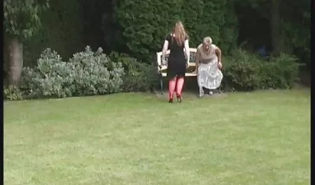 بسکتبالیست سیاه یک ورزشکار سیری ناپذیر را لگد می یوگا سکس زند