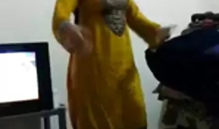 خانم 50 ساله با سوراخ کردن با سکسورزش اراده خود را به پسر داد تا تکه‌هایش را پاره کند