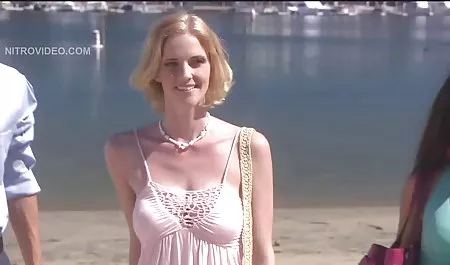 دختر فعال ترانس ، جوجه خود را در حمام لعنتی یوگا و سکس