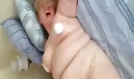 شلخته باریک بیدمشک جنسی سکس ورزشی زنان الاغ را امتحان می کند