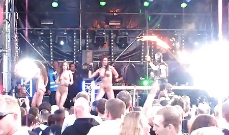 خواهر روسی مستی را لگد می زند و در بیدمشک او قرار می گیرد سکس در حال ورزش