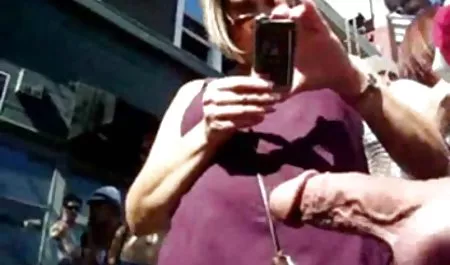 بلوند به طرز ماهرانه ای فیلم ورزشی سکسی خروس عاشق را می خورد