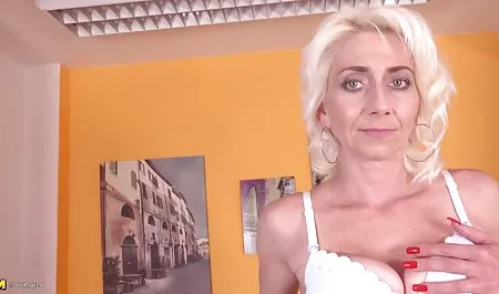 مربی لعنتی ژیمناست پاها را گسترده دانلود فیلم سکسی ورزشی تر کرد