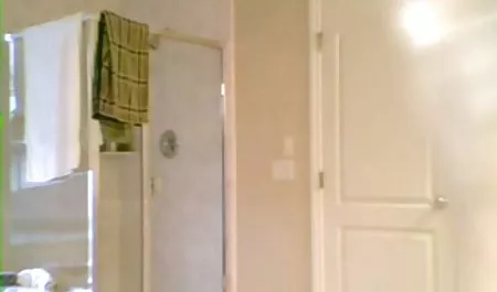 جوجه های روسی در سوراخ های تراشیده سکس سالن ورزشی باند شدند