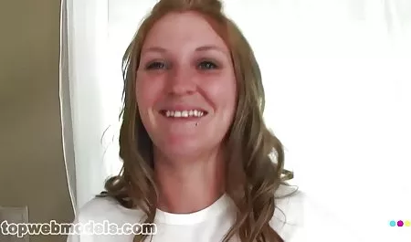 بابا پمپ های بالغ را با پامپ سکس شنا پمپ می کند