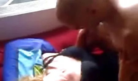 زیبایی باریک پاهایش را برای پول پخش می سکس یوگا کند