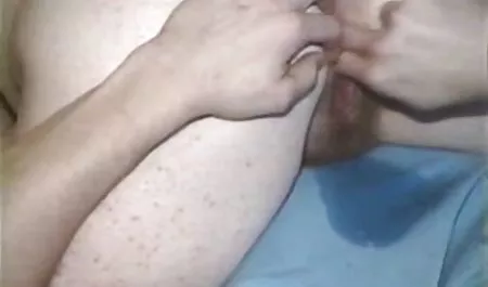 خروس سیاه بزرگ فاحش در کنار ورزش های سکسی استخر است