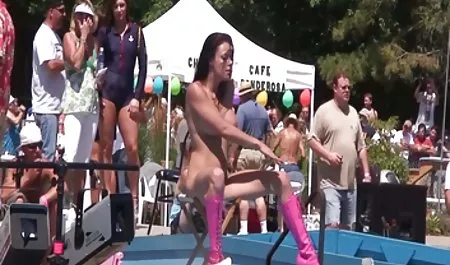 عضله در یک مهمانی دو عوضی فاک کرد ورزش و سکس