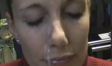 دختر دوست دارد لعنتی کند و تقدیر به فیلم سکسی ورزشی صورت خود کند