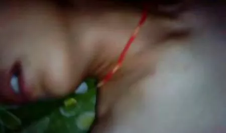 سبزه زیبا لعنتی بهترین سکس در هنگام ورزش دوستش در الاغ