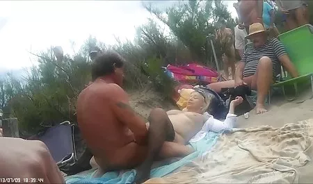 در بازیگران پورنو ، یک عیار برای استمناء و از بین بردن سکس سالن ورزشی پرورش داده شد