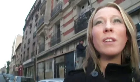 دوست دختران یوگا و سکس لاغر باسن باسن را روی دیک شریک زندگی می گیرند