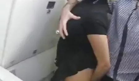 سوراخ سکس با ورزش آبدار damsel را روی تخت می کشد