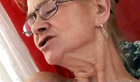 پدربزرگ پیر برای داشتن رابطه جنسی در فیلم سکسی ورزشی طبیعت از یک دختر زیبا طلاق گرفت