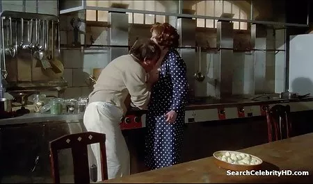 در الاغ لعنتی یک خروس بزرگ کشیش سکس هنگام ورزش شیرین از عشق