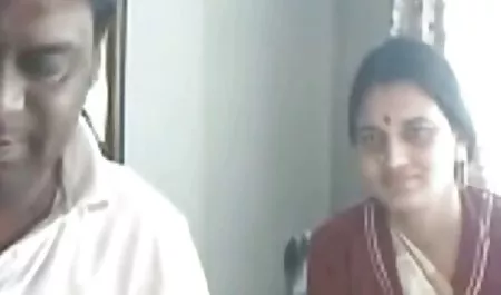 لزبین های داغ استریپ تنگ fucks ورزش های سکسی در لب