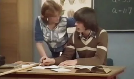 سبزه سکس یوگا Busty الاغ را روی آلت تناسلی مرد گرفت