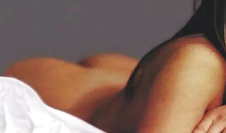 نوار sexورزش بلند قد بلوند به دوربین