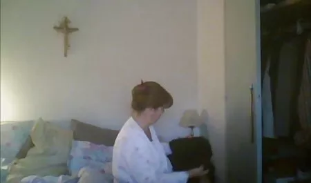 بلوند مطیع در لاتکس توسط اعضای در سکسورزش تمام شکافها لعنتی می شود