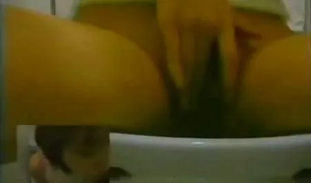 دانش آموز متوسط ​​، به طور ماهرانه ای زبان را روی فیلمهای سکسی ورزشی بیدمشک معلم حمل نمی کند