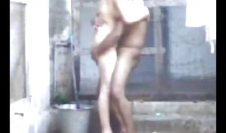 دانش آموز باریک معلم fucks در کلاس است سکس و ورزش