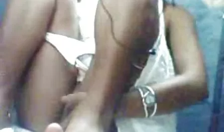 جمعی از دانش آموزان زن معلمان را با افراد مسن فریب سکس و ورزش می دهند