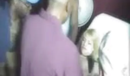 لعنتی همسایه تخت خواهان رابطه یوگا و سکس جنسی با همسایه قوی است