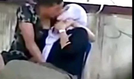 این کودک نمی سکس در والیبال تواند کمکی کند اما اغوا شود