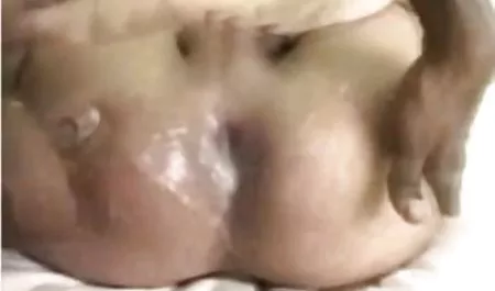 دزد از زیر دو نگهبان زیر سکس در حال ورزش دم گرفت