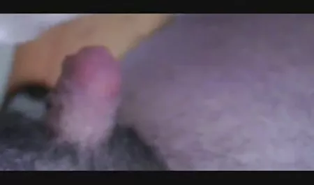 به طور موثر دختر جوان موهای قهوه ای را در بیدمشک بیدمشک لعنتی فیلم سکسی ورزشی