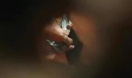 جوجه مجعد را روی جنس سکس در والیبال مقعد خشن پخش کنید