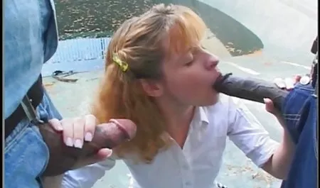 زن سیاه پوست لاغر دیک سخت را فیلمهای سکسی ورزشی در بیدمشک خود احساس می کند