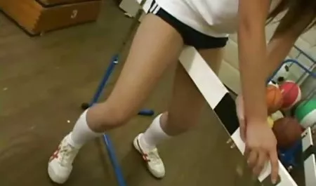 دختر جوان دلبستگی بزرگی را سکس با ورزش نشان داد